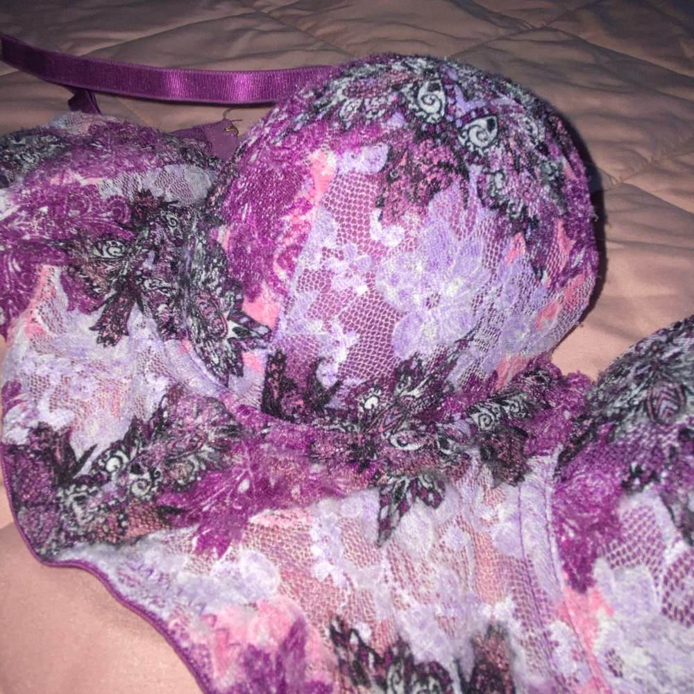 Two push up bras - Picture 10 of 10